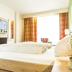 Rössl-dependance Neue Post Otel 3*