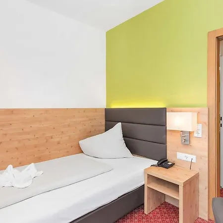 Roessl-dependance Neue Post 호텔