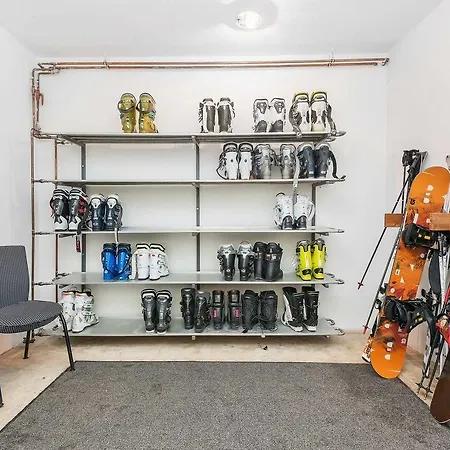 Roessl-dependance Neue Post 호텔 3*