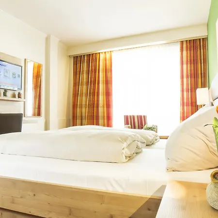 Rössl-dependance Neue Post Otel 3*
